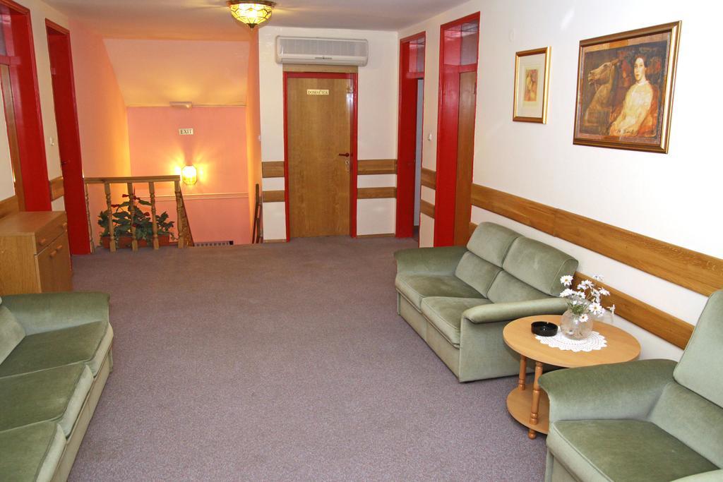 Guest House Royal Čakovec Buitenkant foto